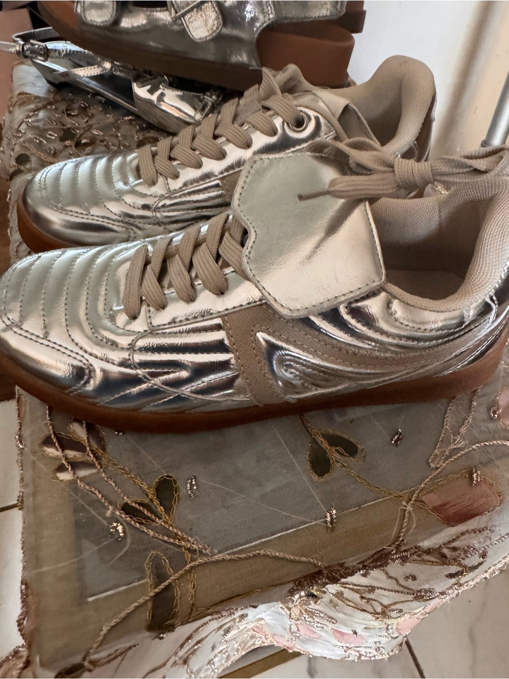Silver Metallic Men’s Sneakers - Casual Low-Top! Brand Cushionaire!  New!